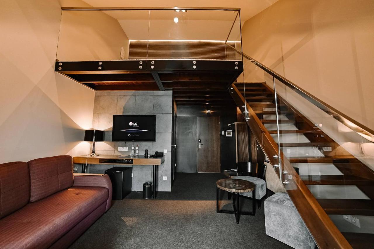 Park Hotel Switzerland Obariv Kültér fotó