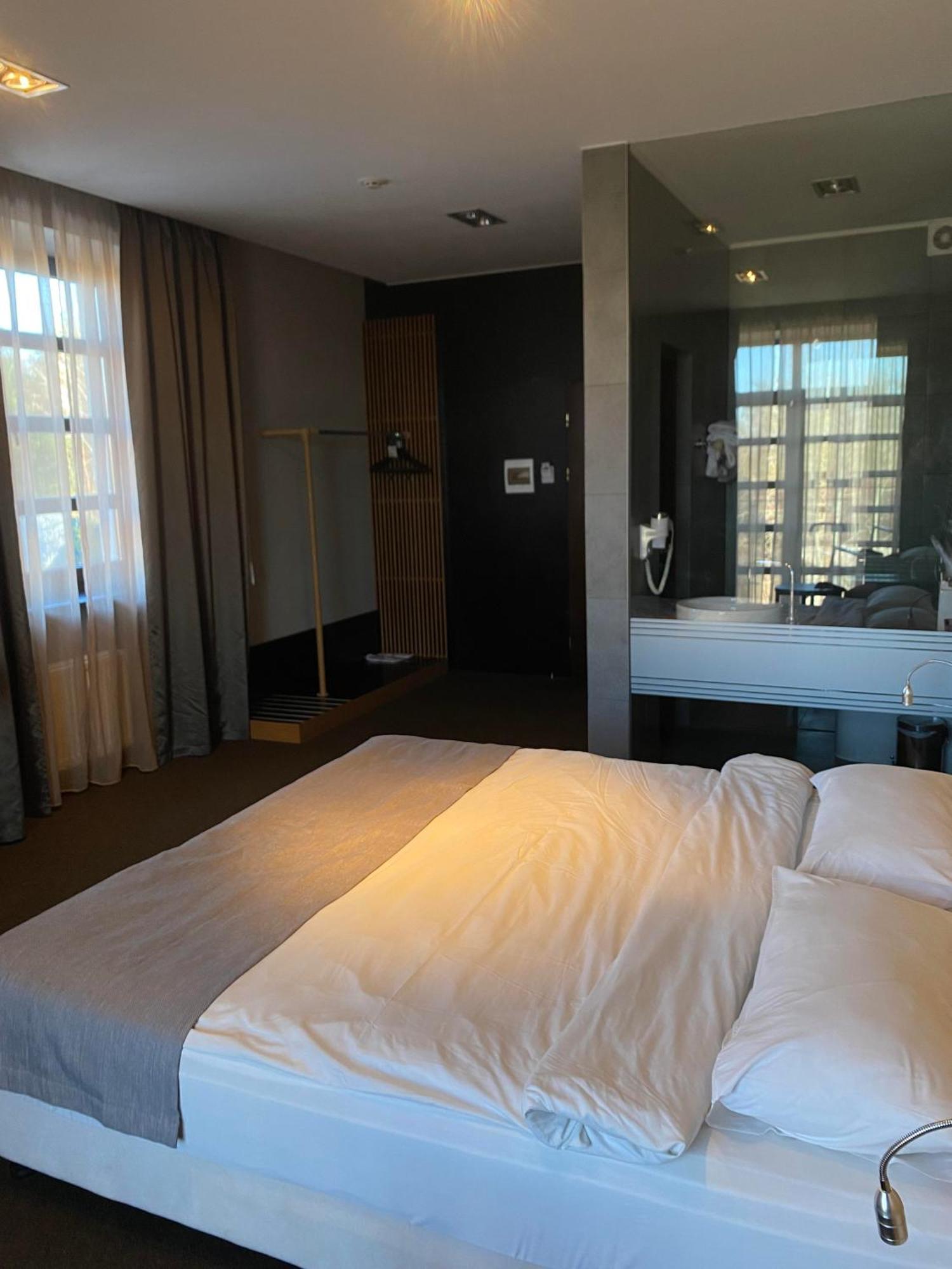 Park Hotel Switzerland Obariv Kültér fotó